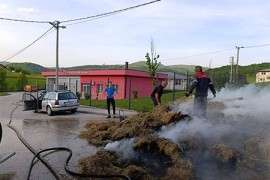 Sijalica zapalila sijeno pored zgrade vatrogasaca u Ribniku (FOTO)