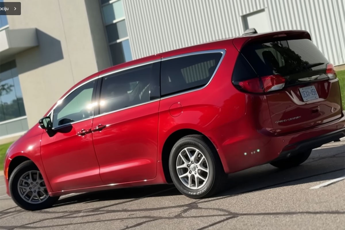 Chrysler povlači 178.246 Pacifica i Voyager minivana zbog vazdušnih jastuka