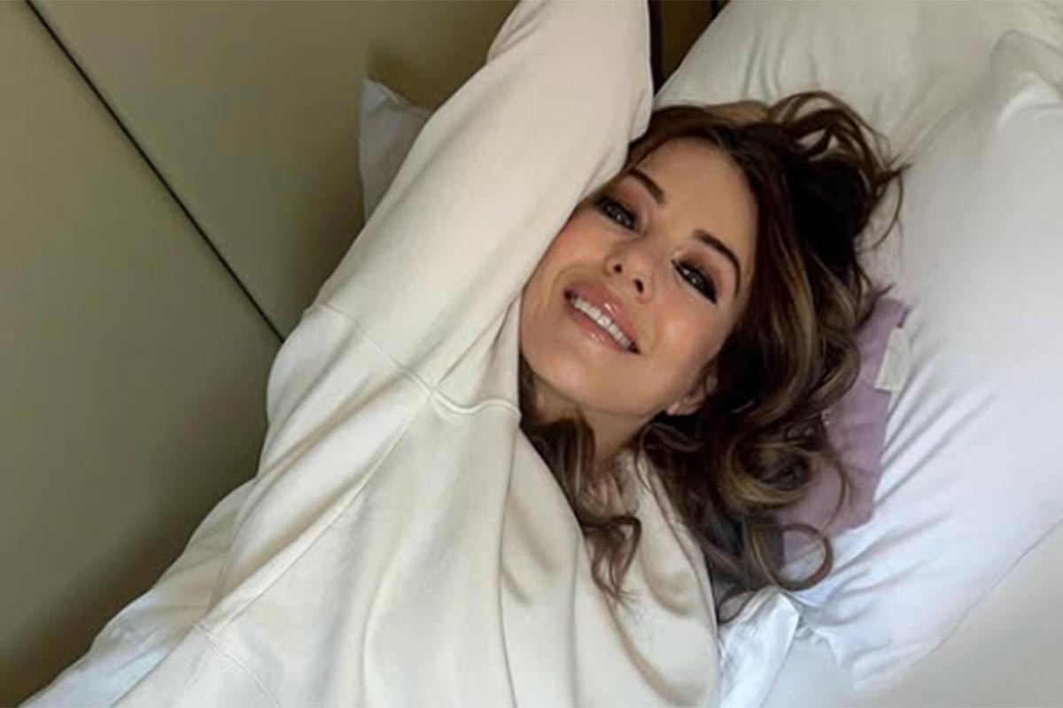 Toples u sedmoj deceniji? To može samo Elizabet Harli (FOTO)