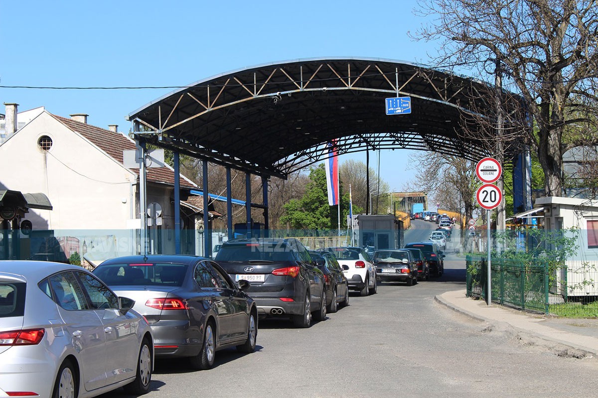 Sve veće gužve na granici u Gradišci: Najteži dani 6. i 7. aprila (FOTO)