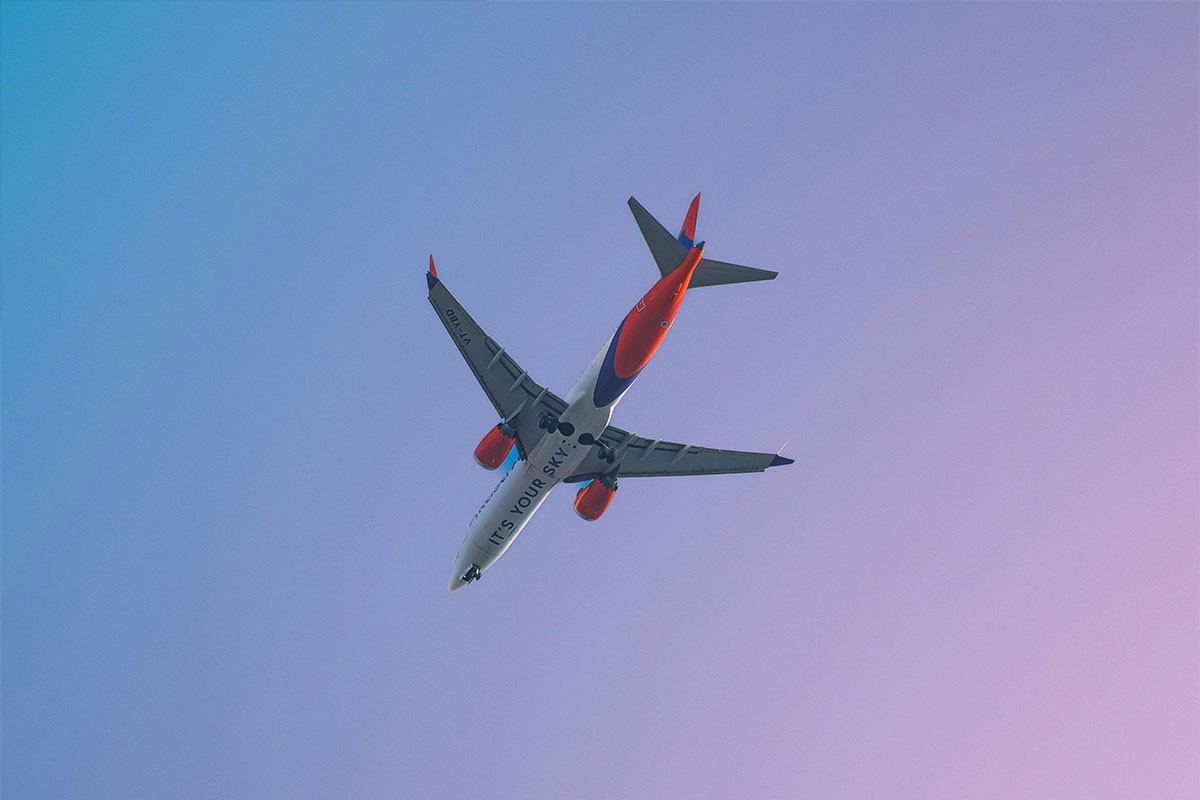 Drama u avionu: Žena se porodila, kontrolor nasmijao prijedlogom imena