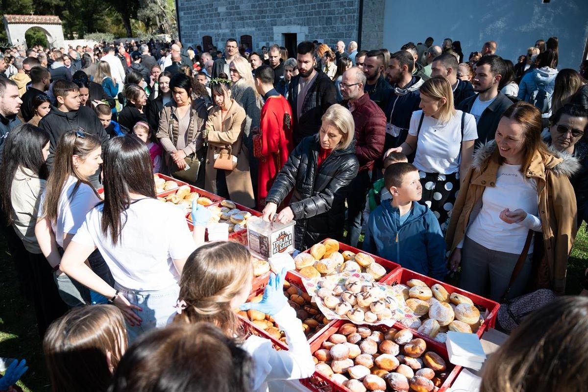 "Srbi za Srbe" napravili 100.000 krofni za 24 sata: Da li je oboren Ginisov rekord?