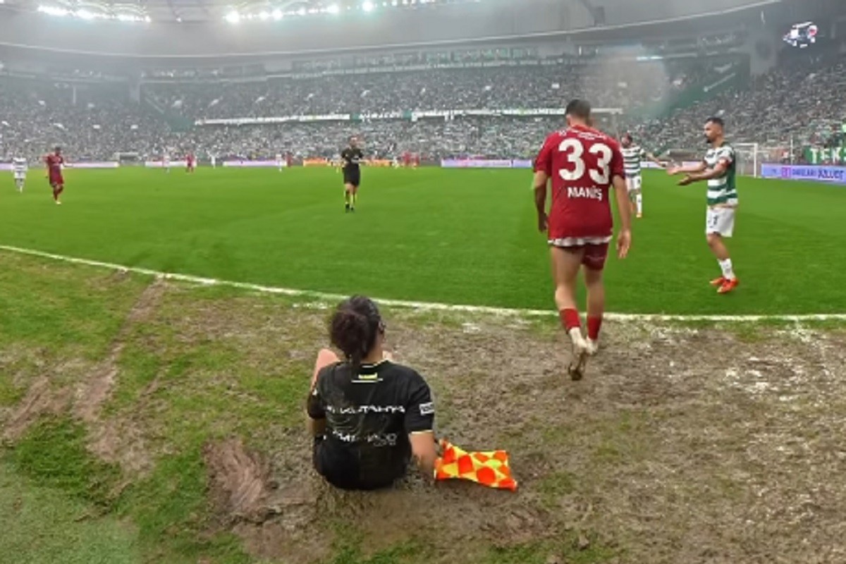 Drama u turskoj ligi: Sudija doživjela nezgodu (VIDEO)
