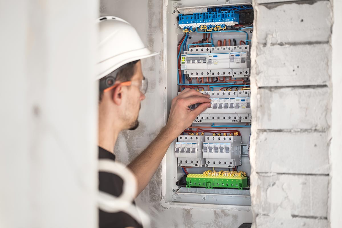 Radnik Elektrodistribucije iz bijesa isključio struju cijelom naselju