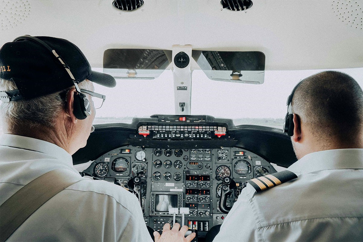 Zašto piloti na istom letu imaju različite obroke