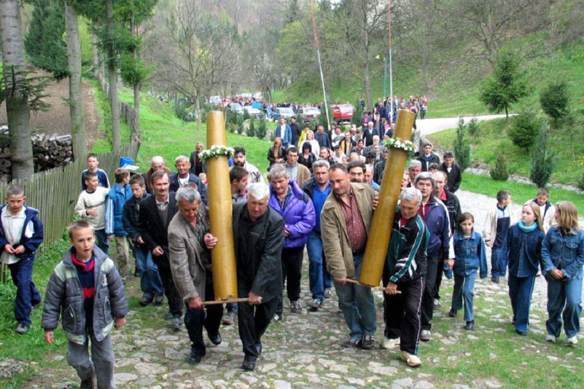 Jedinstveni pravoslavni običaj: Ratarske svijeće stižu u manastir Tronošu
