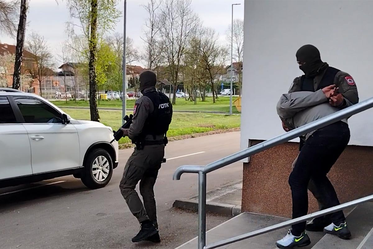 Uhapšeni vozač predat Tužilaštvu BiH: Drvo bilo paravan za migrante (VIDEO)
