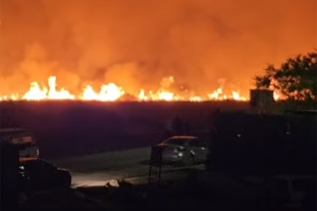 Velik požar u Grudama prijeti objektima, mještani se bore sa buktinjom (VIDEO)