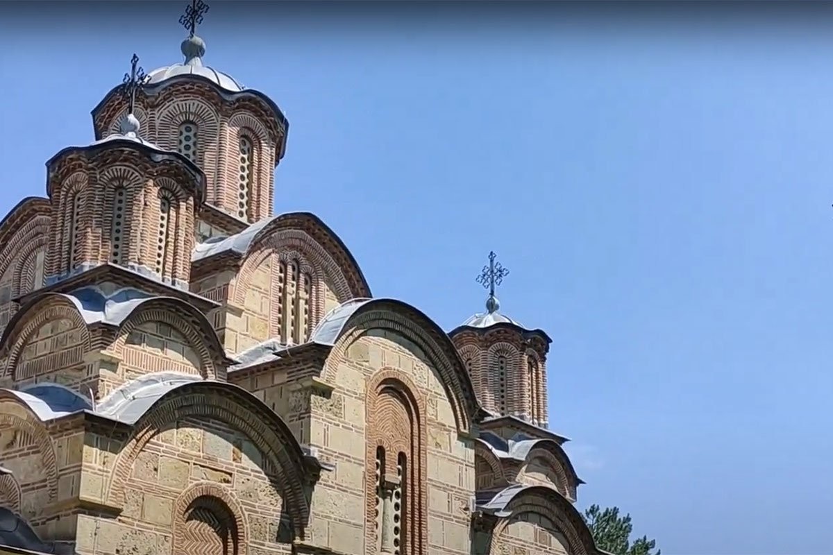 Mitropolit Teodosije služio ponoćnu liturgiju u manastiru Gračanica