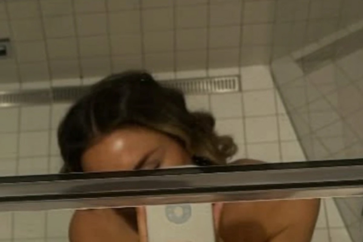 Senidin selfi iz tuš kabine usijao mreže (FOTO)