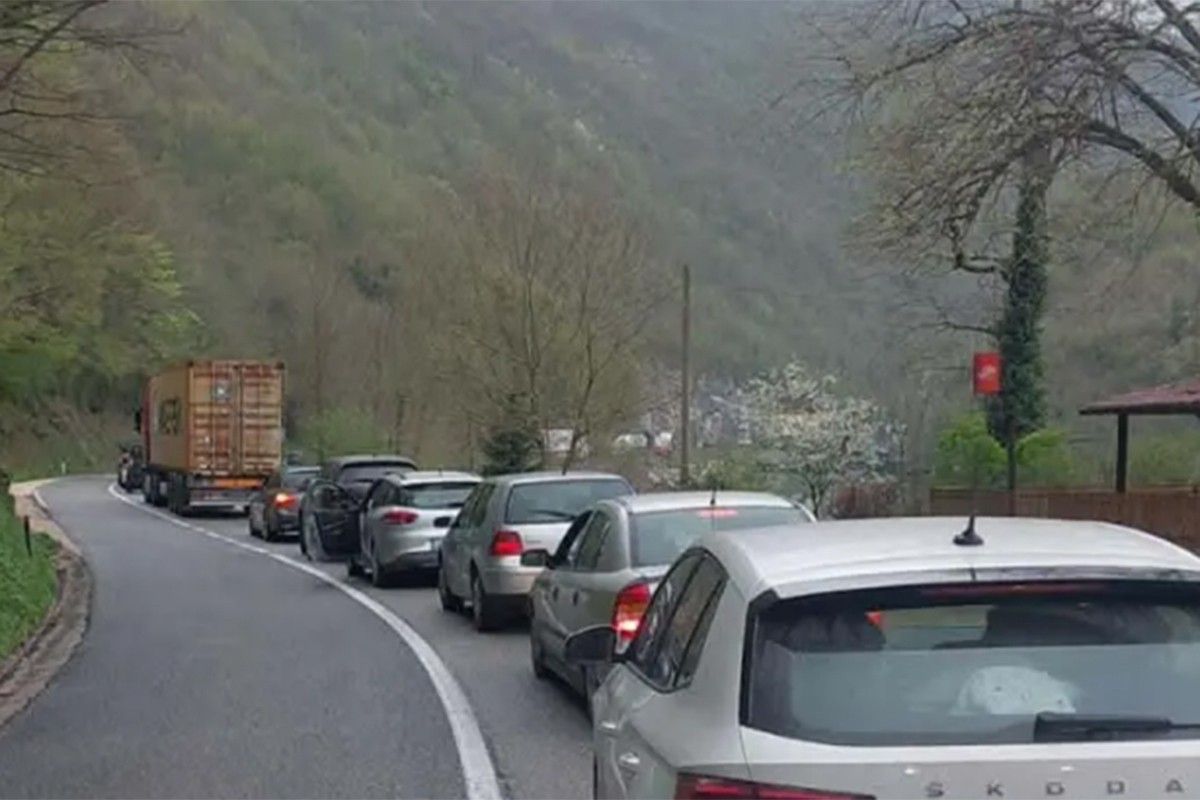 Blokada puta Banjaluka-Jajce, formirana duga kolona vozila