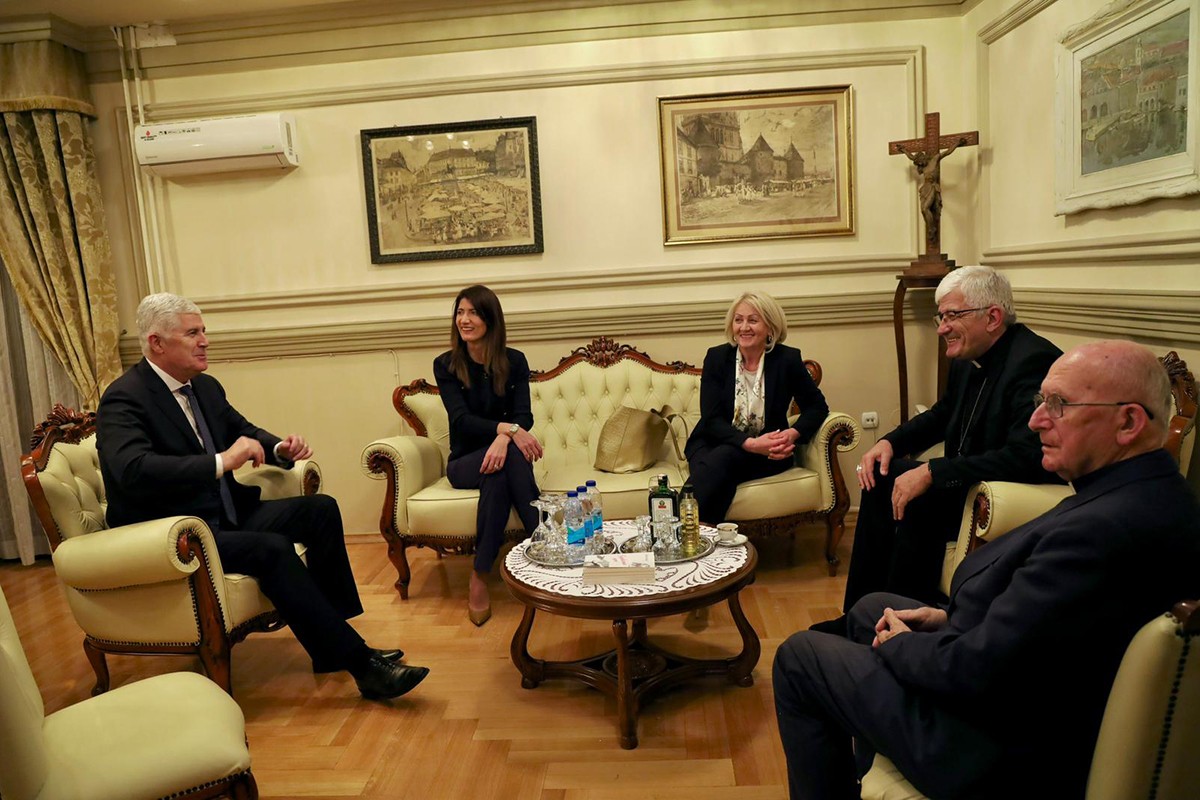 Čović sa biskupom Majićem: Važno nastaviti saradnju sa vlasti u Srpskoj