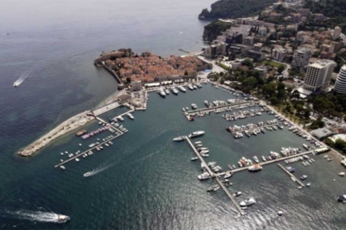 Na plaži u Budvi pronađeno tijelo muškarca