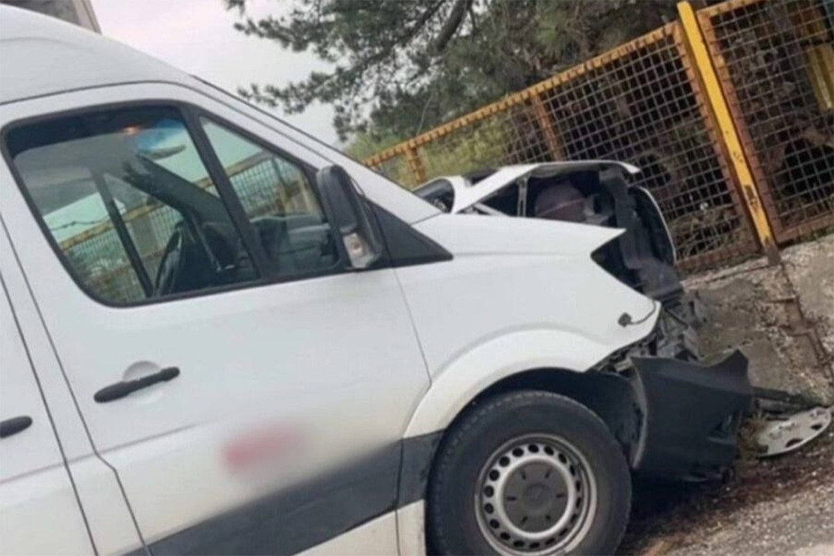 Vozač udario u stub u Sarajevu i poginuo