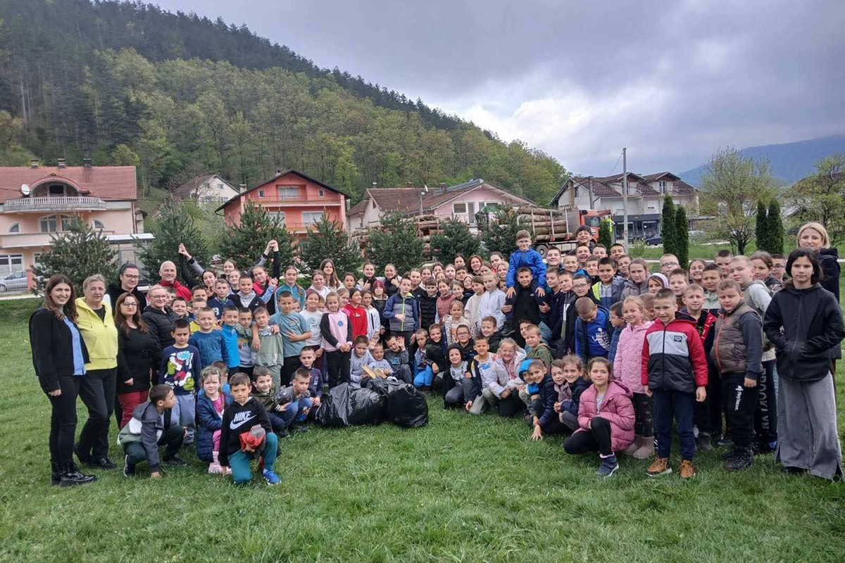 Velika akcija: Ribnik čistilo više od 400 građana (FOTO)