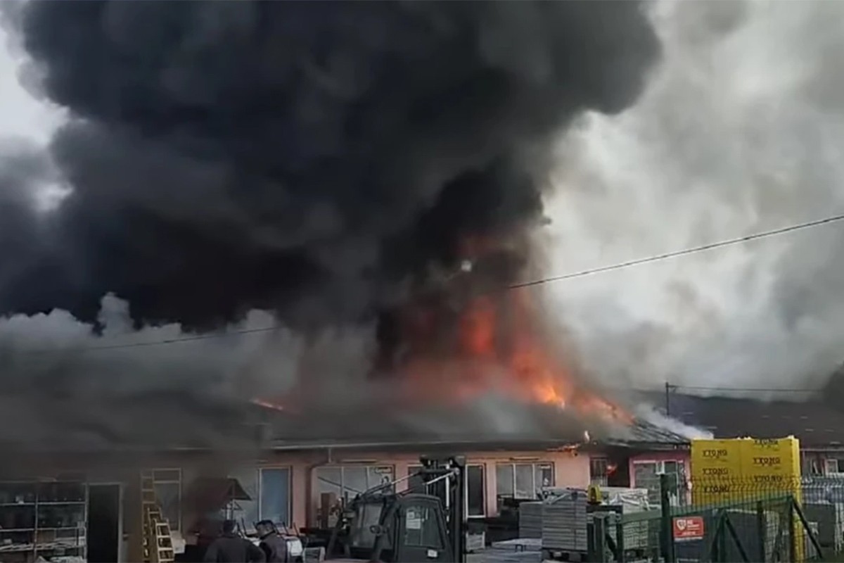 Veliki požar u Bugojnu, gori firma (VIDEO)