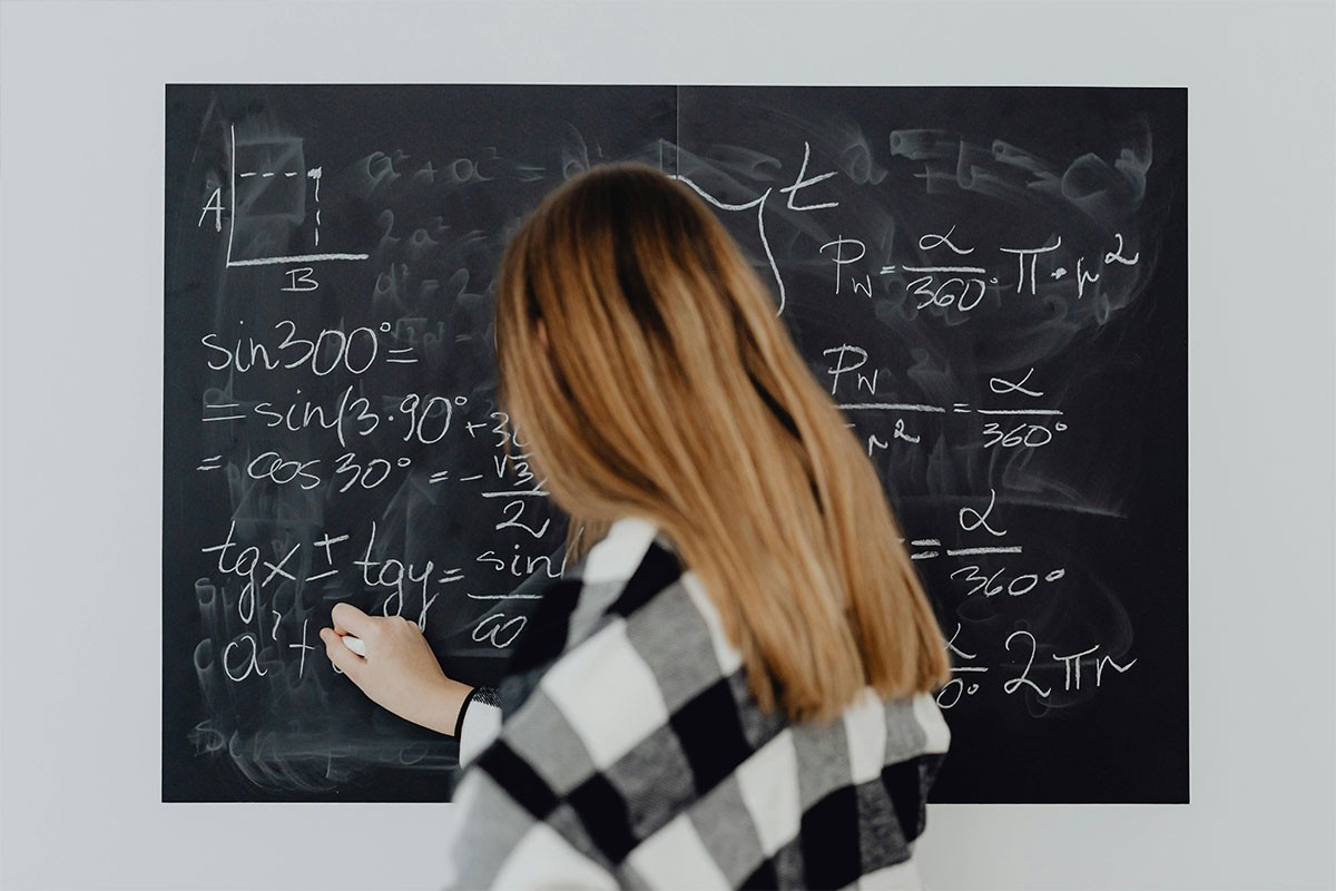 Unesko: Djevojčice ponovo zaostaju za dječacima u znanju matematike