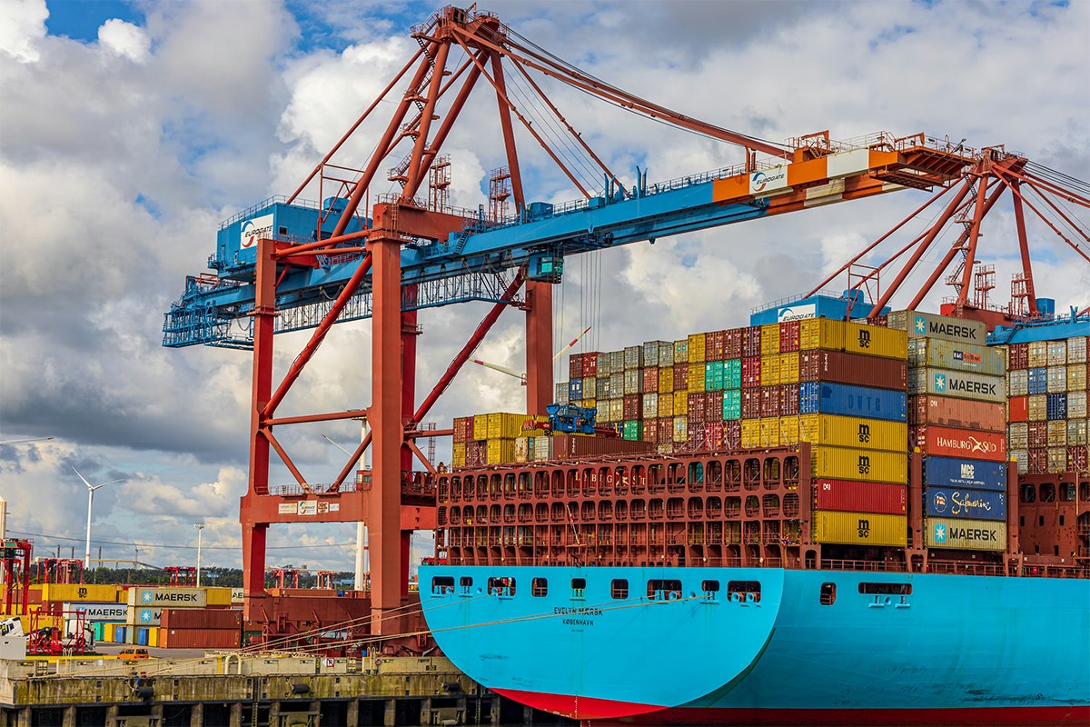 Maersk vadi šampanjac: Tanker se provlačio osam sati kroz Ormuz