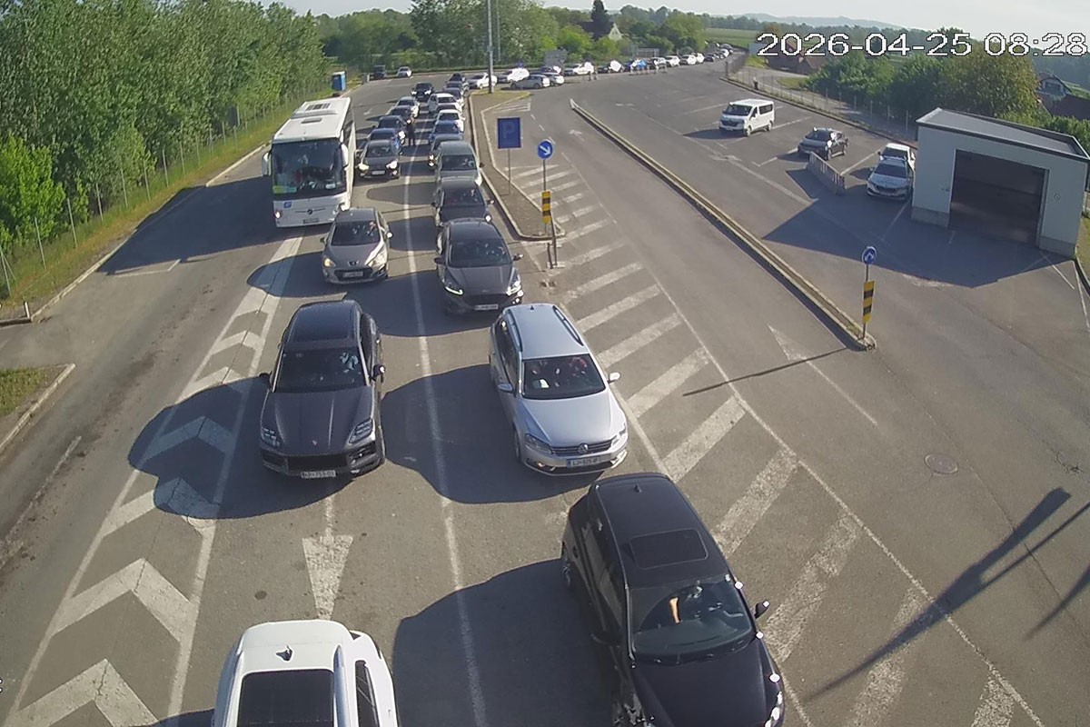Vikend počeo gužvama na nekim graničnim prelazima