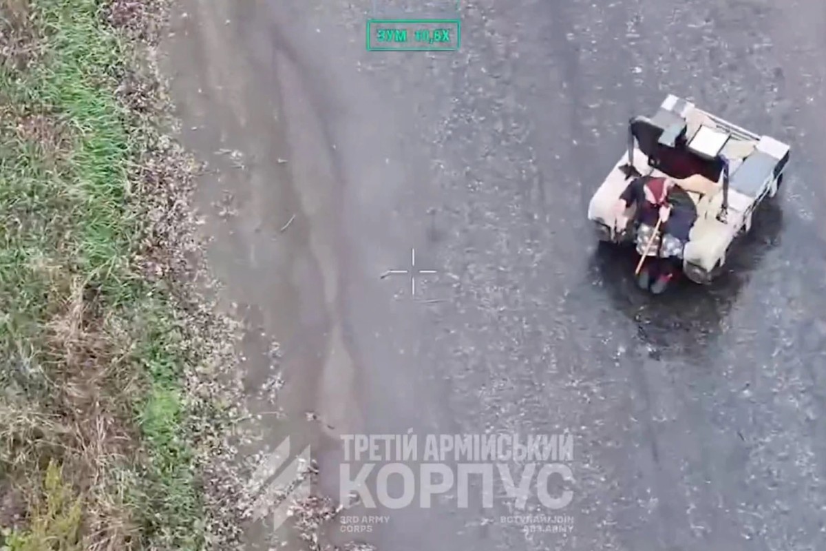Ukrajinci robotom spasili staricu usred borbe (VIDEO)