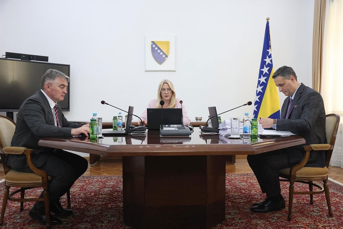Bećirović i Komšić protiv prijedloga Cvijanovićeve o „Muslimanskom bratstvu“ i IRG