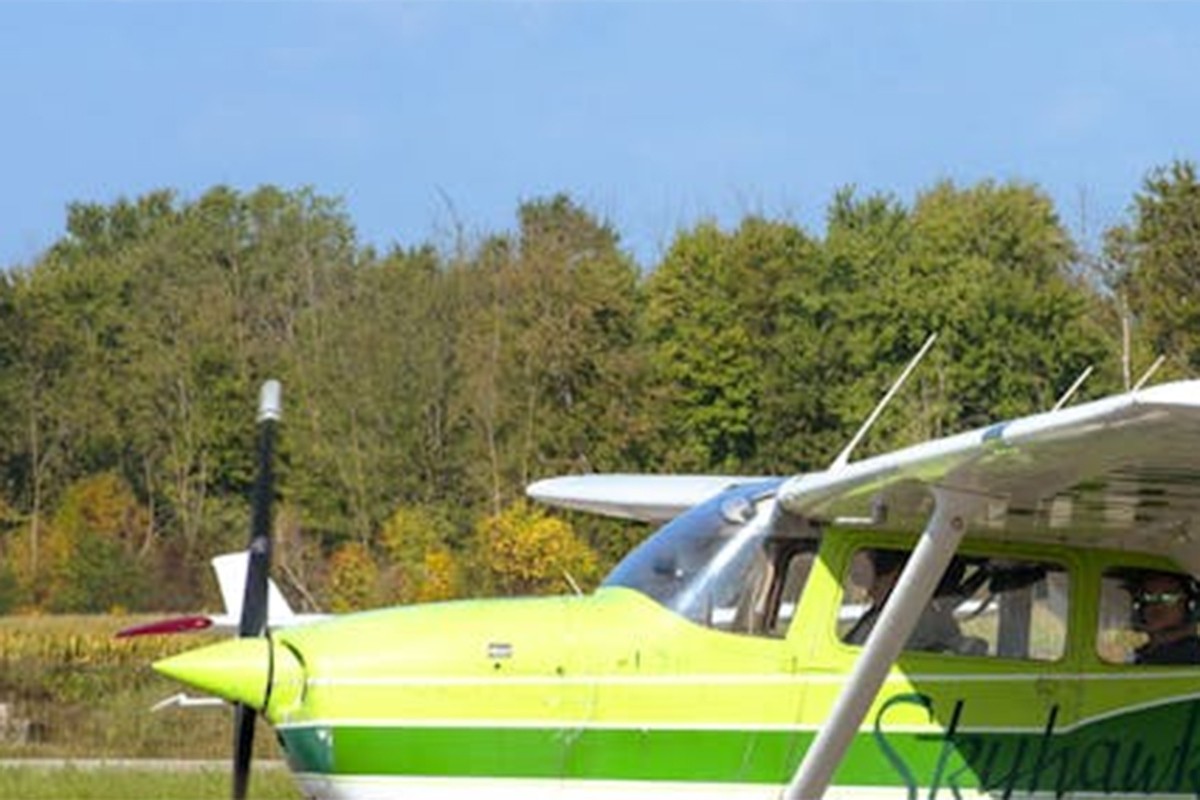 Privatni avion prinudno sletio na oranicu na Vlašiću, ima povrijeđenih (FOTO)