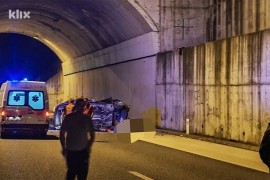 Stravična nesreća na auto-putu "9. januar": Autom sletio sa ...