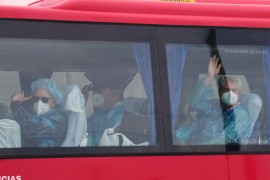 Prvi putnici evakuisani sa "kruzera smrti" stigli kući