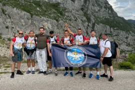 "Bogojavljenski plivači" David i Ivan pješačili do Ostroga za pomoć ...