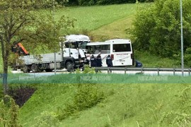 Žestok sudar u Mrkonjić Gradu, učestvovali autobus i kamion (FOTO ...
