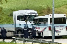 U Mrkonjić Gradu poginuo vozač autobusa, 10 povrijeđenih