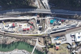 Džinovska mašina duga 144 metra krenula u probijanje tunela kroz srce Evrope