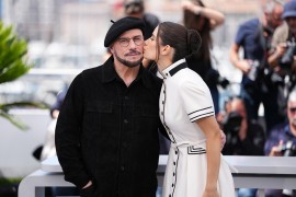 Džon Travolta objasnio neobičan izgled u Kanu (VIDEO)