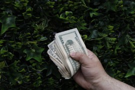 Penzioner dobija 835.000 dolara nakon zatvora zbog objave o Čarliju ...
