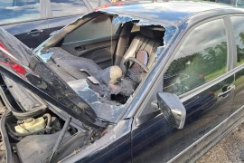 Gorio automobil u krugu kasarne Kozara u Banjaluci