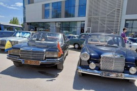 Više od 200 oldtimera prodefilovalo Mostarom