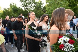 Maturanti Tehnološke škole uljepšali centar Banjaluke (FOTO/VIDEO)