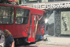 Haos na Dorćolu: Tramvaj udario u objekat (VIDEO)