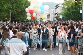 Maturska groznica zahvatila Banjaluku: Maturanti četiri škole ...