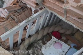 Drama u Novom Sadu: Obrušio se zid stana, cigle pale preko dječjeg kreveca (VIDEO)