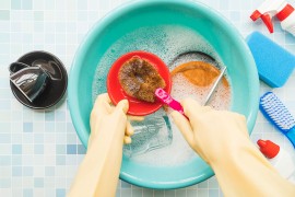 Kako ukloniti žutilo sa plastike bez skupih sredstava