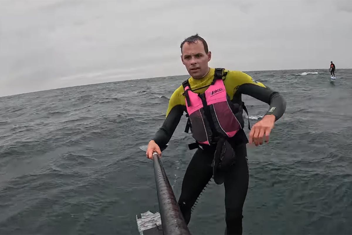 Dramatičan susret surfera i ajkule od 4 metra: "Nemoj da padneš" (VIDEO)