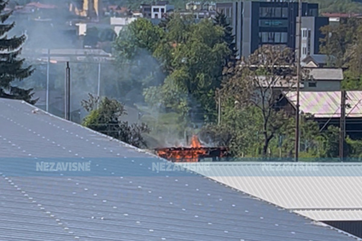 Požar u Banjaluci, na terenu vatrogasci (VIDEO)