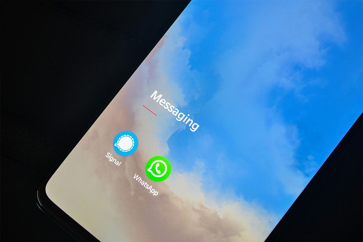 WhatsApp sprema veliki redizajn: Stiže „tečno staklo“ (VIDEO)