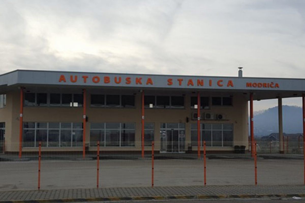 Modriča u junu bez autobuske stanice, građani traže hitno rješenje