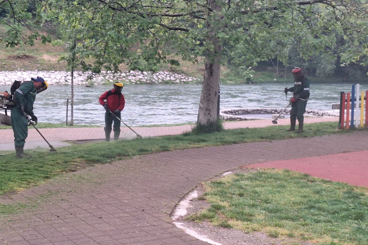 Nadležne službe na terenu: Nastavljeno košenje u Banjaluci