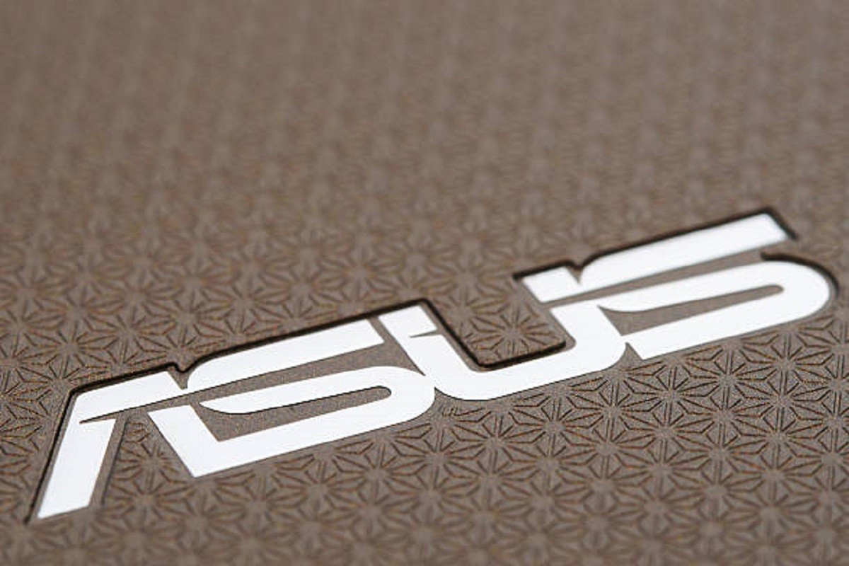 ASUS sprema retro ROG matičnu ploču povodom 20 godina brenda