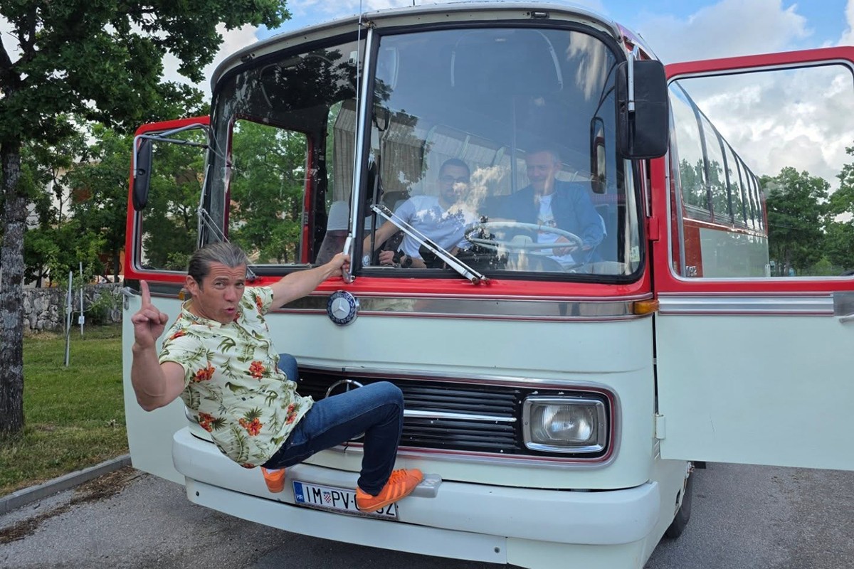Povratak legende na ceste: Stari mercedes ponovo vozi (FOTO)