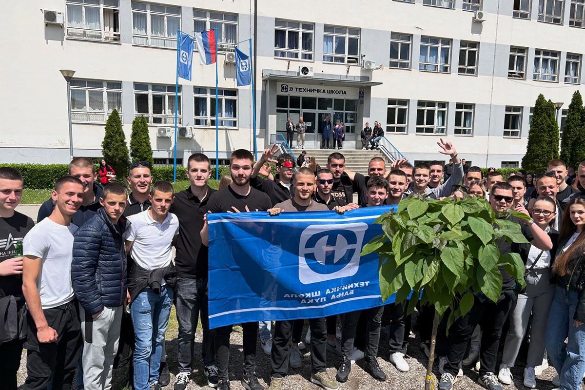 Maturanti Tehničke škole Banjaluka prvi put zasadili drvo generacije