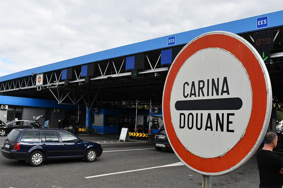 Carinici otkrili 500.000 evra skrivenih u autu, vozač (24) završio iza rešetaka